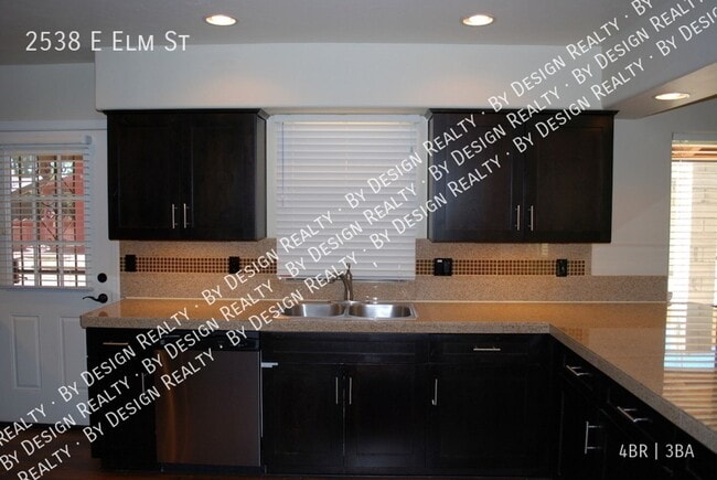 Building Photo - Blenman Elm 4 Bed 3 Bath Custom Home