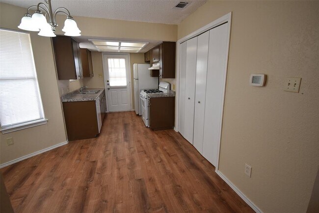 Building Photo - 1806 Rawhide Loop