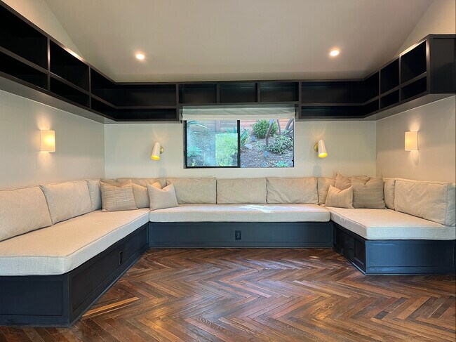 Building Photo - 21273 Entrada Rd