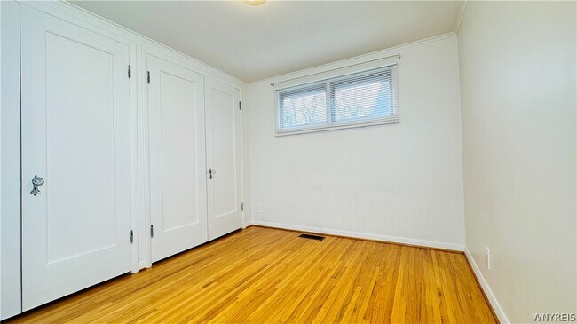 Building Photo - 954 Brighton Rd