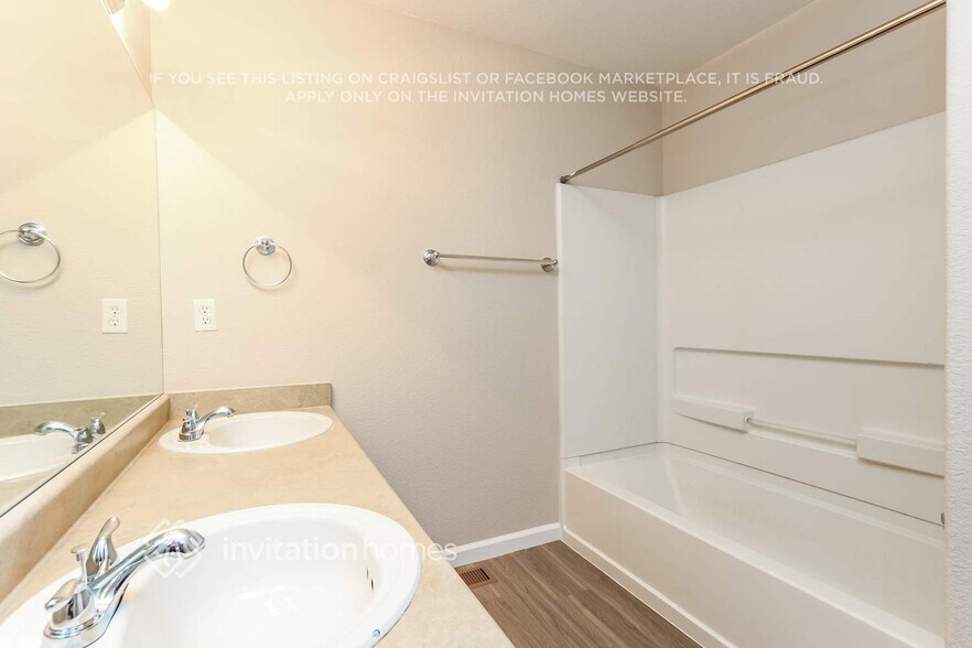 Building Photo - 10737 Darneal Dr