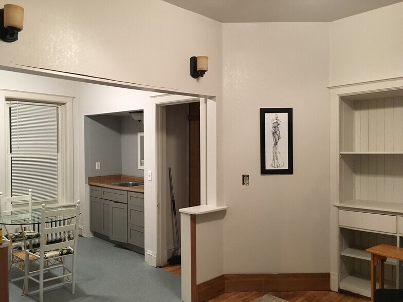 Building Photo - 317 N 4th Ave W