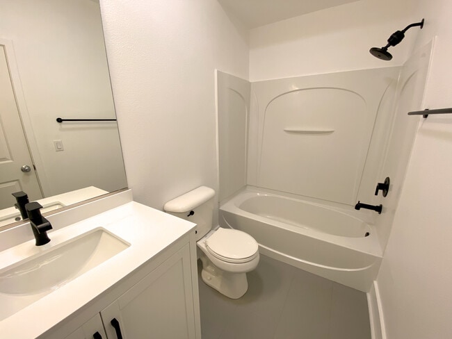 Building Photo - 310 City Center Dr