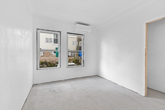 Building Photo - 7 Davis St