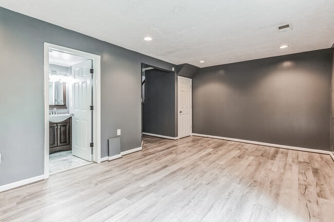 Building Photo - 12043 Hallandale Terrace