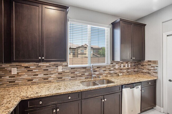 Building Photo - 4 Bed, Beauty With First Floor Bed And Full Bath