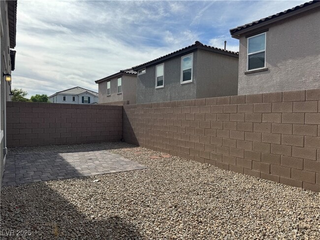 Building Photo - 7006 Sylmar Ave