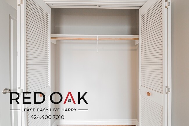 Building Photo - 109 S Sycamore Ave