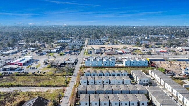 Building Photo - 608 Thornton Rd