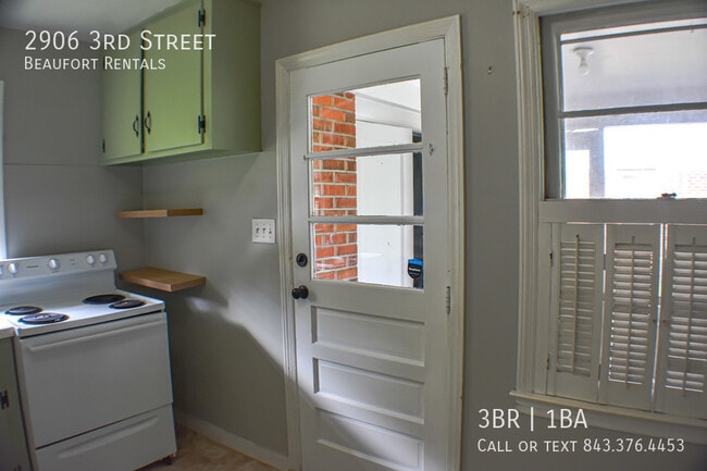 Building Photo - 2906 3rd St