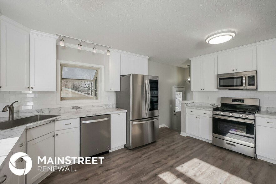 Building Photo - 9214 Lantana Dr