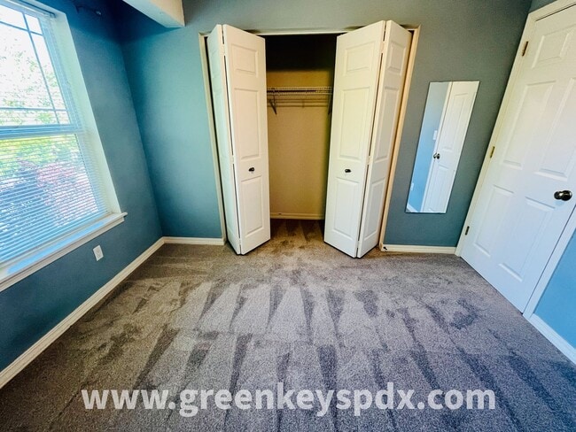 Building Photo - 3 Bedroom, 2.5 Bathroom Townhouse in N Por...