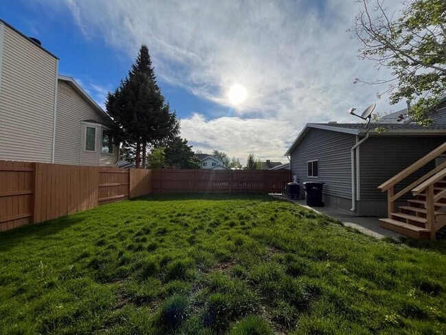 Building Photo - 11301 Sandy Ridge Dr