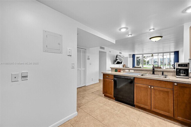 Building Photo - 2940 N Course Dr