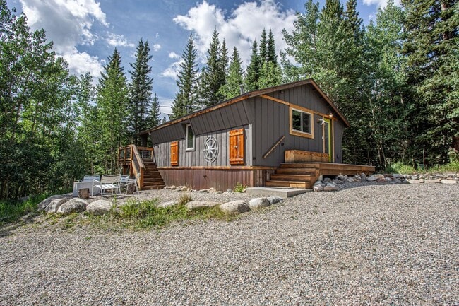 Building Photo - Adorable Mountain Cabin available for a Wi...