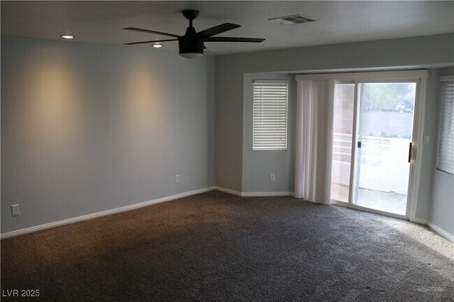 Building Photo - 3733 Deer Flats St