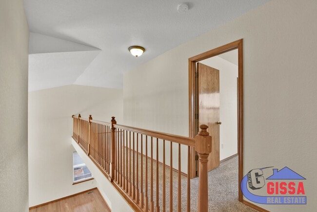 Building Photo - Beautiful home with 4 BR, 3.5 BA, 2 CAR wi...