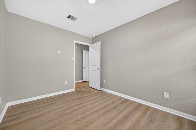 Building Photo - 21018 Solstice Point Dr