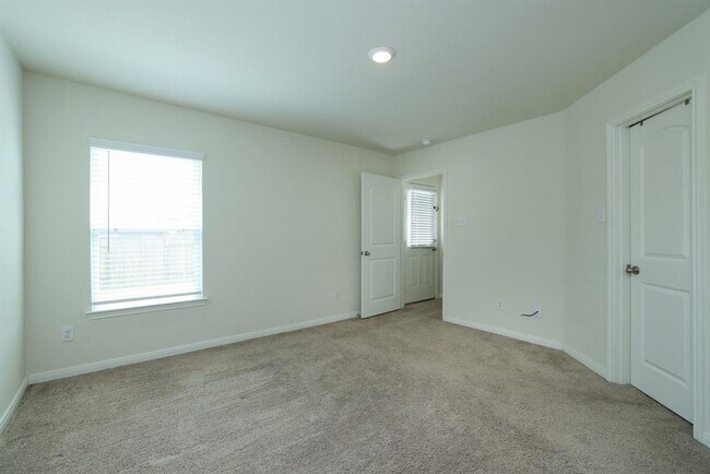 Building Photo - 20914 Solstice Point Dr