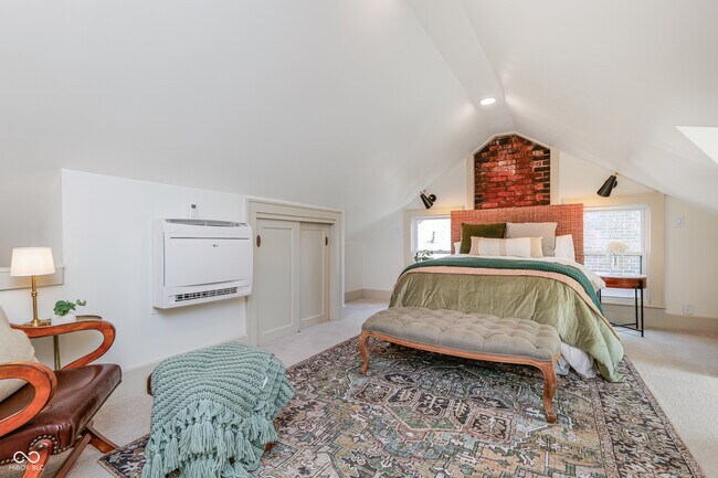 Building Photo - 322 E 37th St