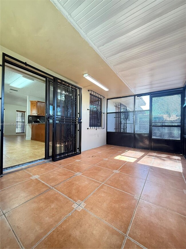 Building Photo - 1048 NW 32nd Pl