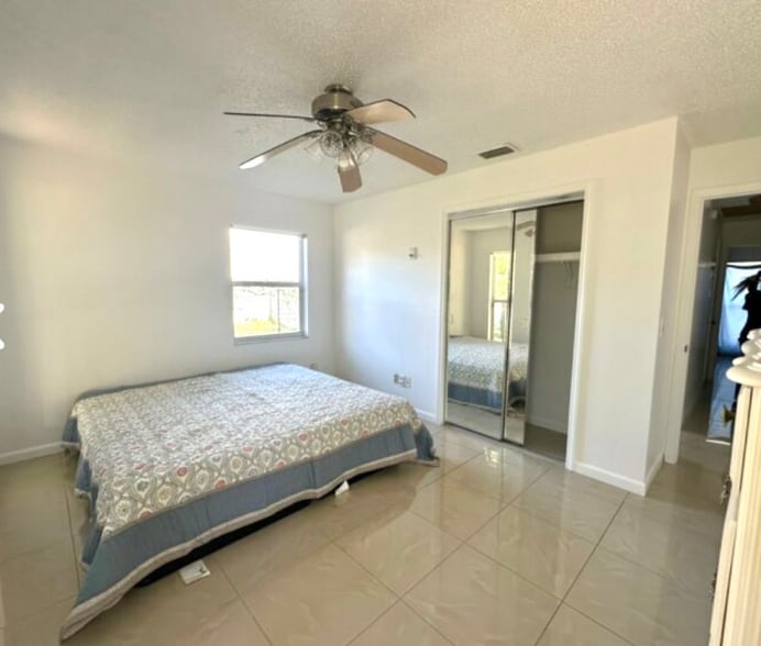 Building Photo - 226 E Cedarwood Cir