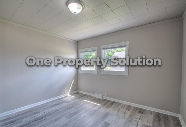 Building Photo - 292 Hadley Rd