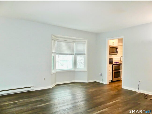 Building Photo - 8 Oakwood Ave