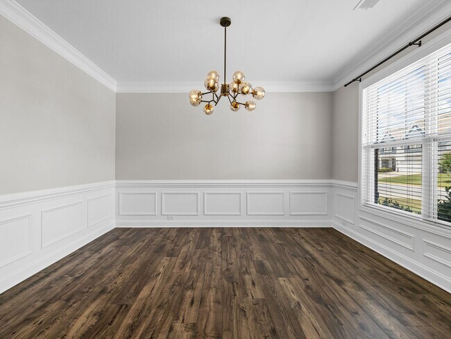 Building Photo - Beautiful 4 BR, 3.5 BA, 2 Car Garage Home ...