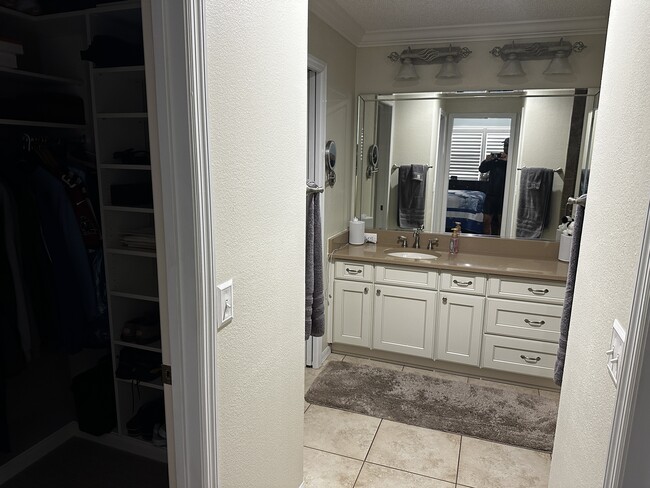 Building Photo - 2000 Ardmore Way