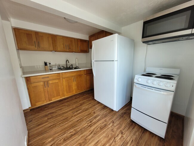 Building Photo - 1638 Alencastre St