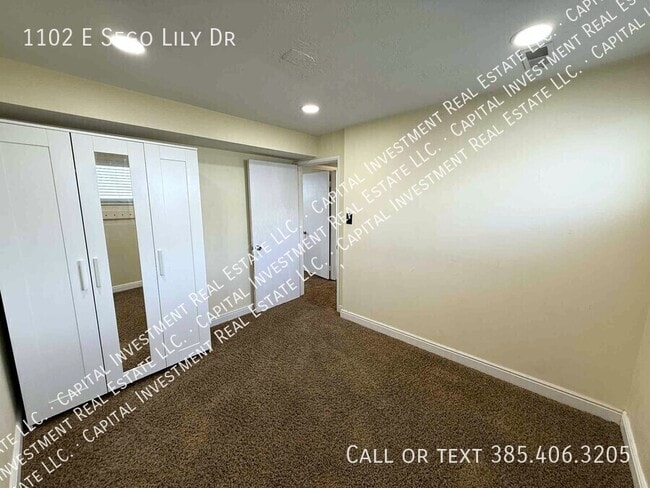 Building Photo - 1102 E Sego Lily Dr