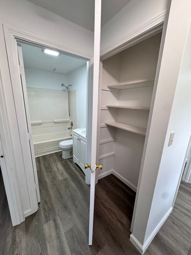 Building Photo - 17 Bassett St