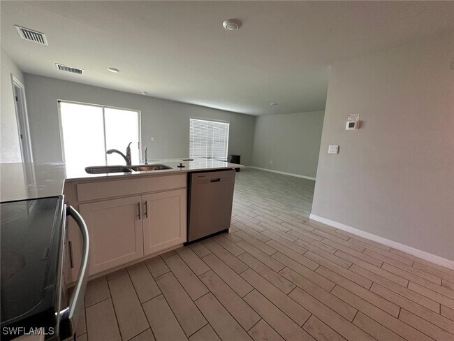 Building Photo - 3706 Garden Blvd