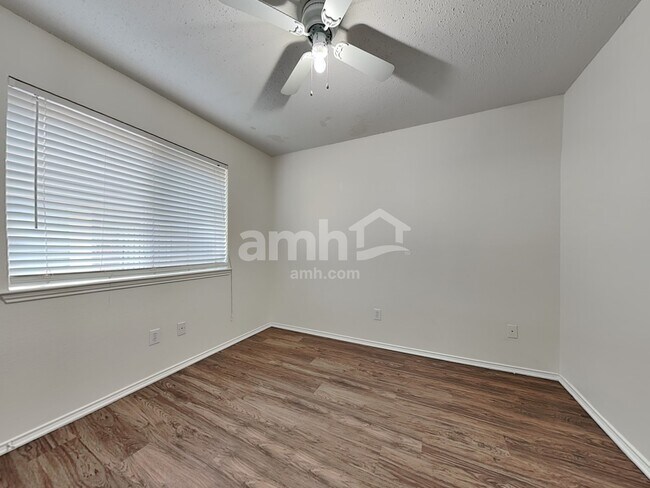 Building Photo - 219 Dartmouth Dr