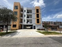 Building Photo - 879 E 24th St