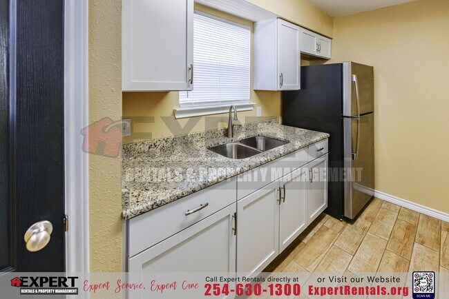 Building Photo - 1233 Royal Crest Dr