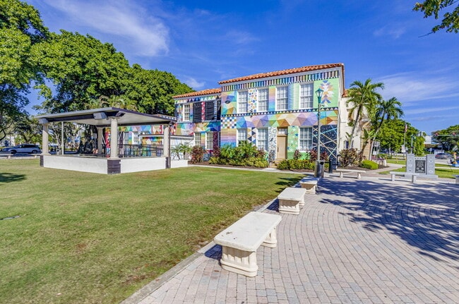 Building Photo - 310 S J St