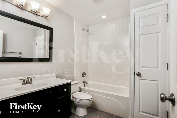 Building Photo - 15520 Golden Ridge Ct