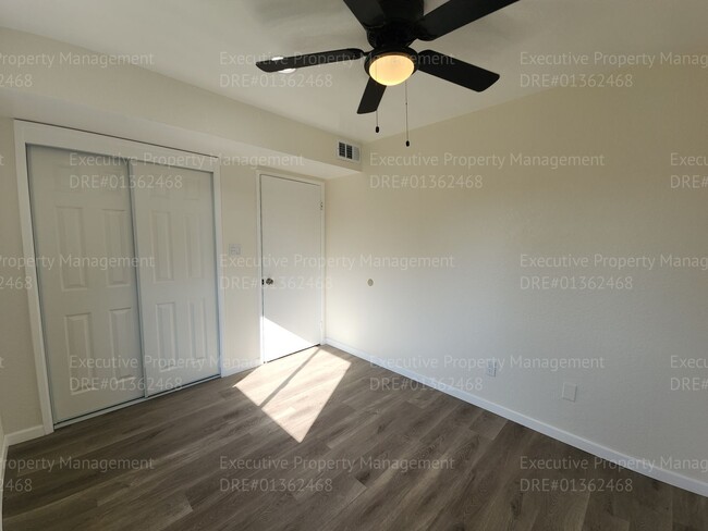 Building Photo - Stylish home with upgraded amenities