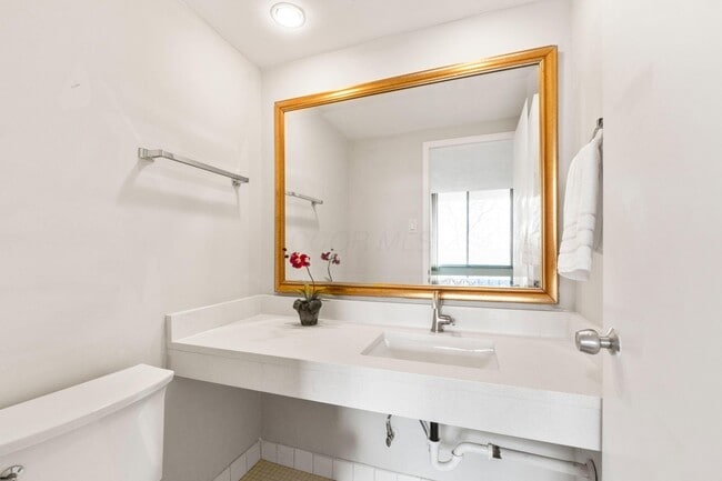 Building Photo - 1000 Urlin Ave