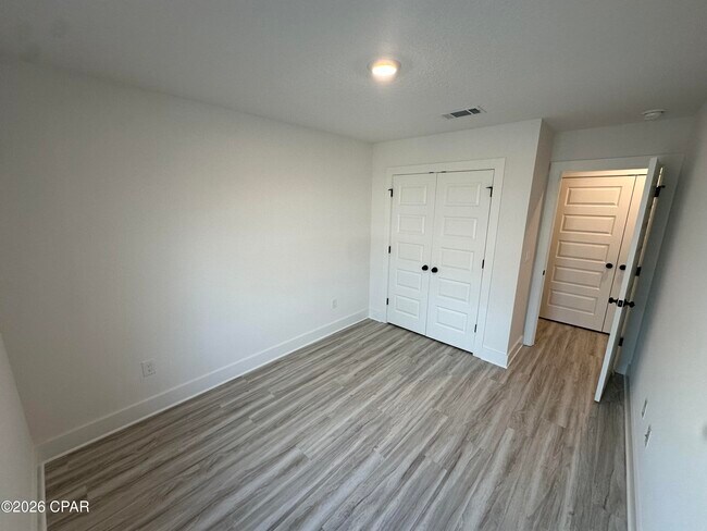Building Photo - 280 Phillips Blf Ave