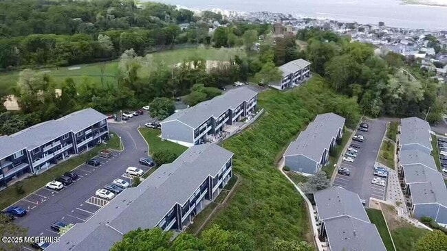 Building Photo - J4 Twinlights Ct