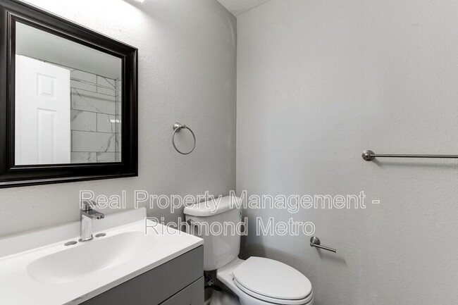 Building Photo - 37 Labrook Dr