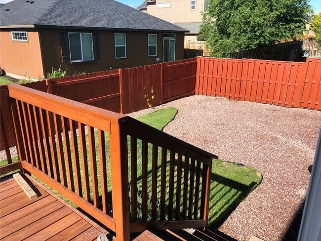 Building Photo - 2350 NW Hazelwood Ave