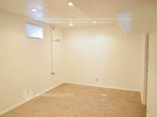 Building Photo - 303 Leonard Ln