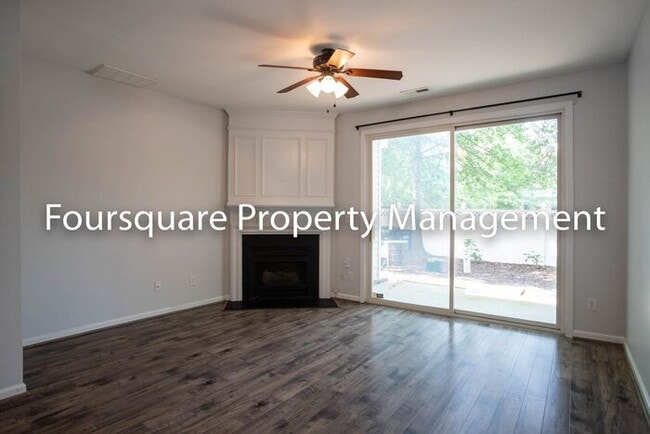 Building Photo - Townhome| Washer/ Dryer Included| Back Pat...