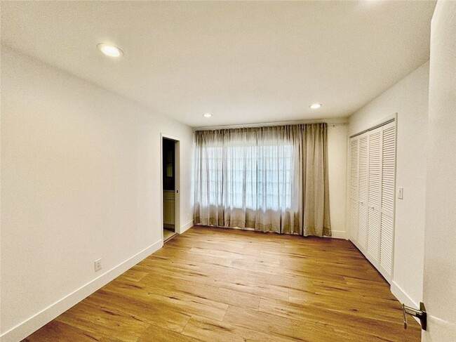 Building Photo - 8238 Henderson Green
