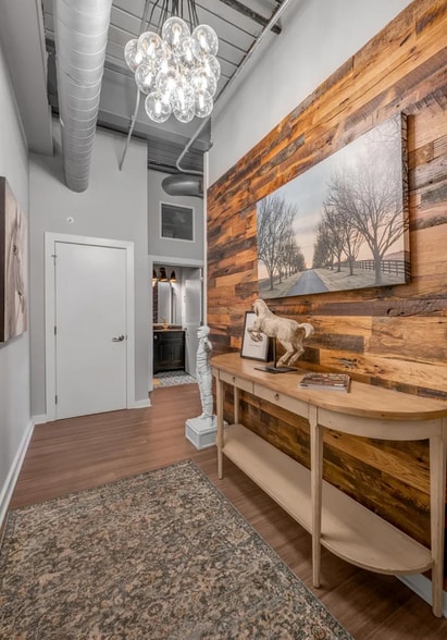 Building Photo - 515 W Main St