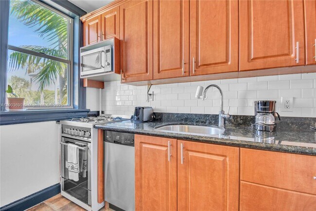 Building Photo - 900 16th St